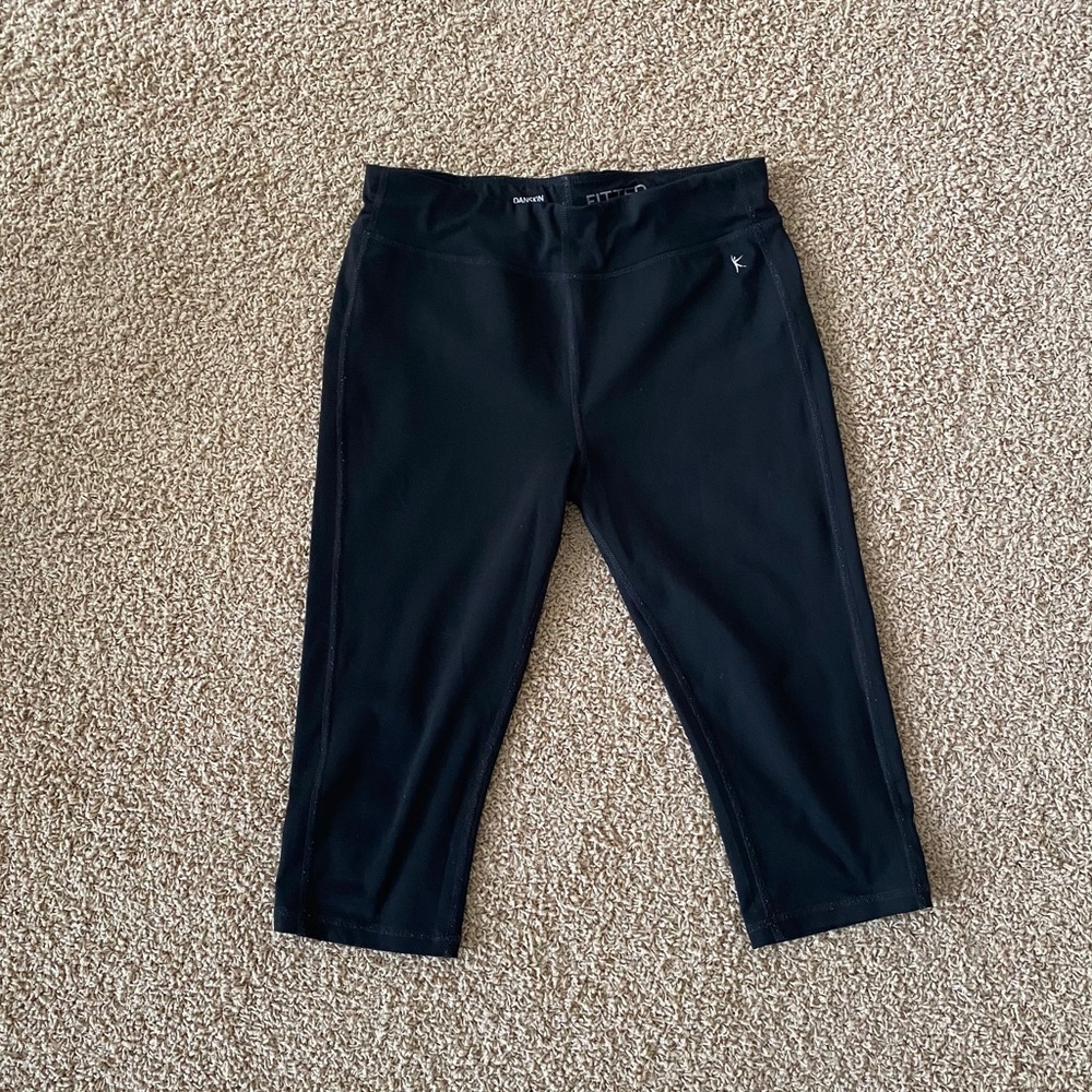 Black Danskin Capri leggings